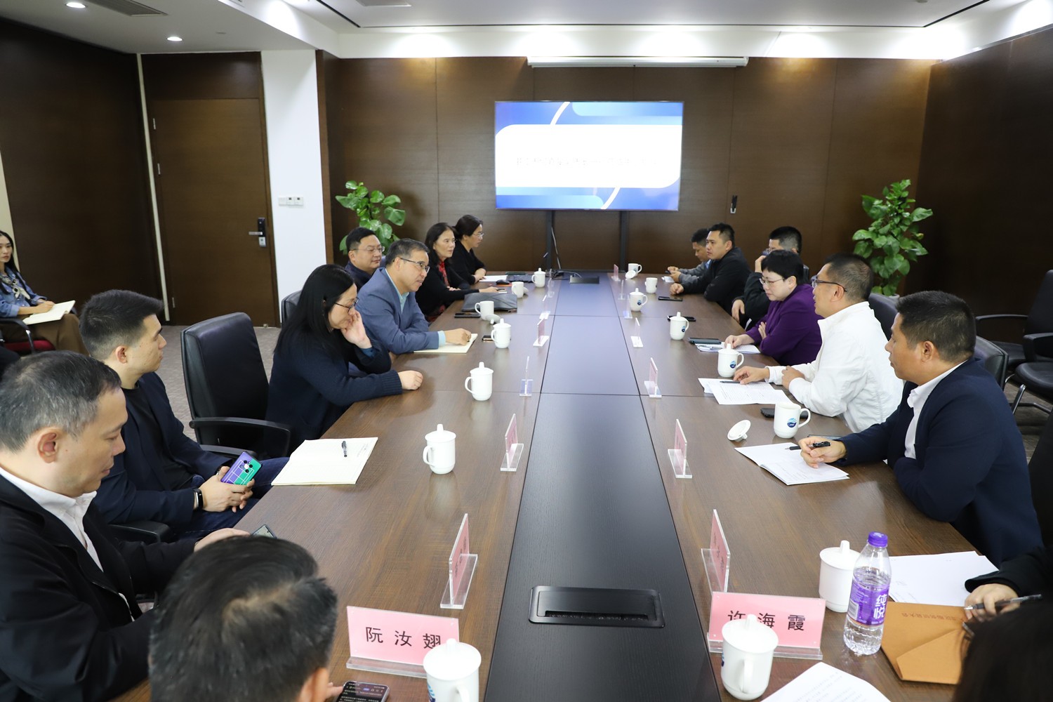 廣東省湛江市何嘉旻副市長(zhǎng)一行調(diào)研控股公司及外貿(mào)服務(wù)中心